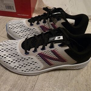 Brand new women's size 9.5 wide New Balance drft sneakers.